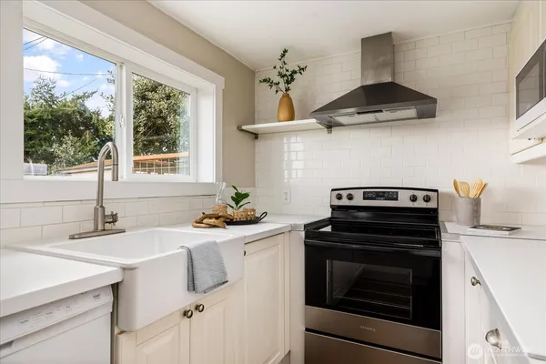 $599,000 | 3661 South Shorewood Avenue, Greenbank, WA 98253