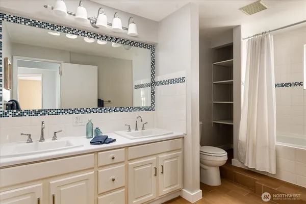 $599,000 | 3661 South Shorewood Avenue, Greenbank, WA 98253