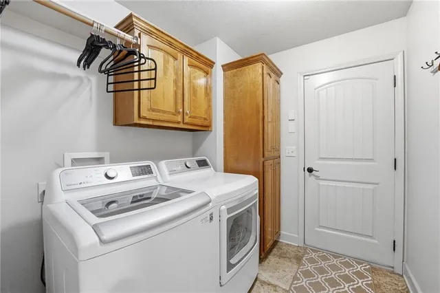 $525,000 | 1363 Brompton Lane, Raymore, MO 64083