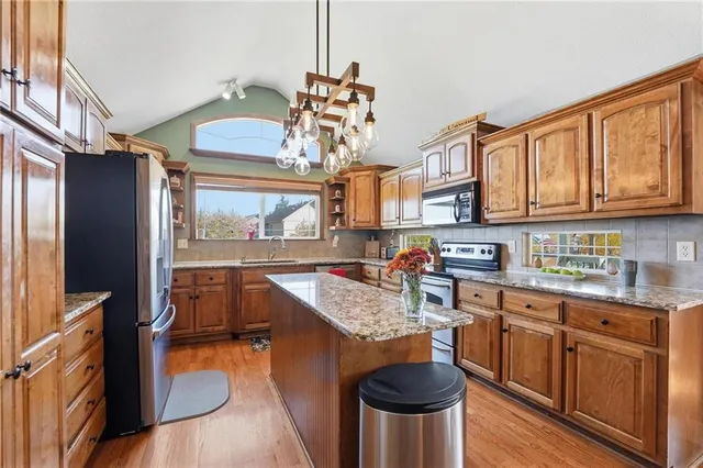 $525,000 | 1363 Brompton Lane, Raymore, MO 64083