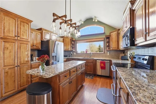 $525,000 | 1363 Brompton Lane, Raymore, MO 64083