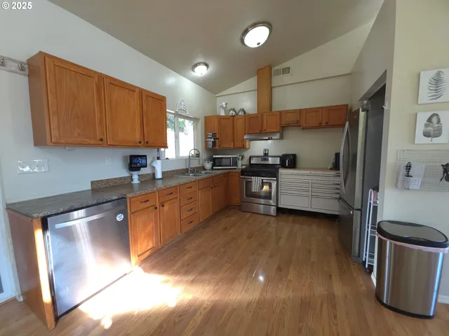 $480,000 | 340 Kalapuya Way, Cottage Grove, OR 97424