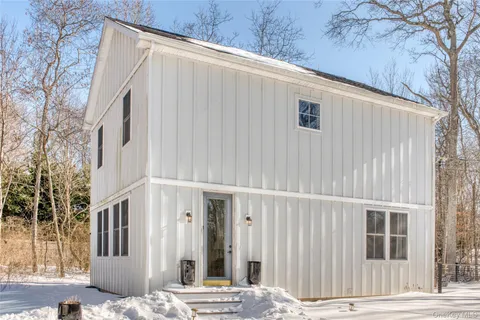 a outdoor view of a house