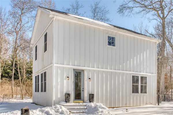 a outdoor view of a house