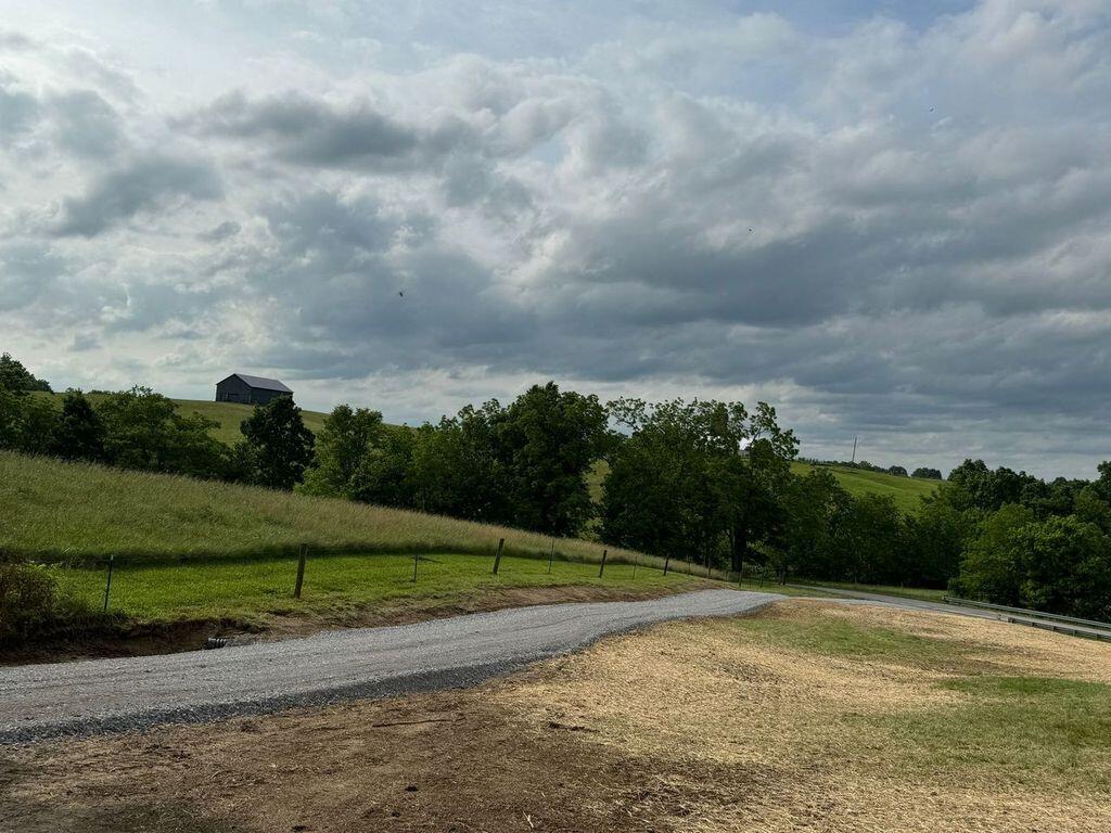 1014 White Oak Road Stamping Ground, KY 40379 - Photo 9 of 16 1dnfdNNA