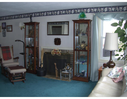 207 Lovell Road Holden, MA 01520 - Photo 6 of 15 Gallery Image 6