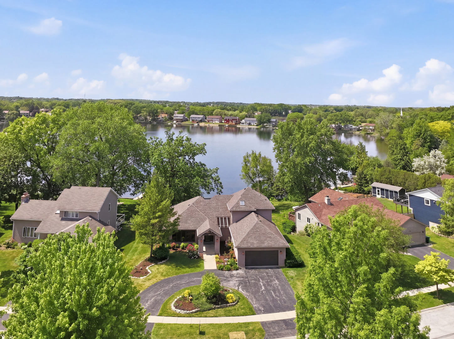 534 Whispering Pines Road Lindenhurst, IL 60046 - Photo 4 of 50