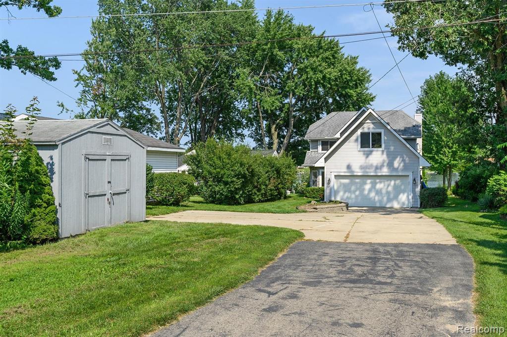 5944 Bullard Road Fenton, MI 48430 - Photo 2 of 37
