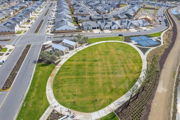 $575,000 | 2105 Hughes Avenue, Clovis, CA 93619