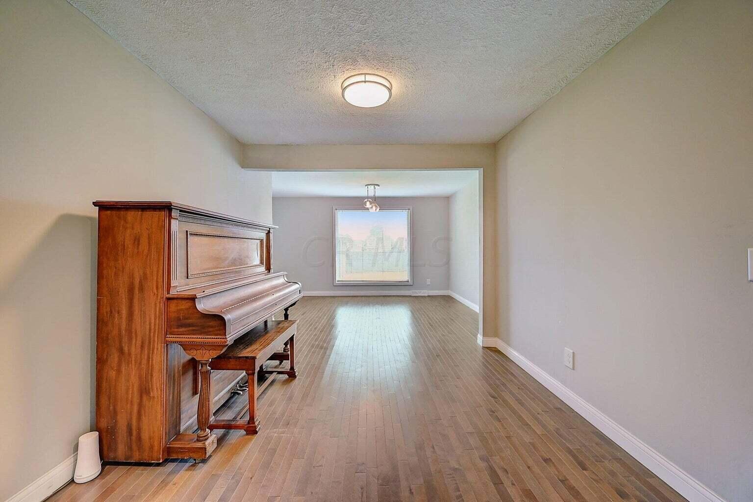 2523 McCutcheon Road Columbus, OH 43219 - Photo 11 of 43 Dining Room, Den or Office