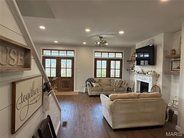 $549,900 | 13342 Prairie Drive, Plato, MO 65552