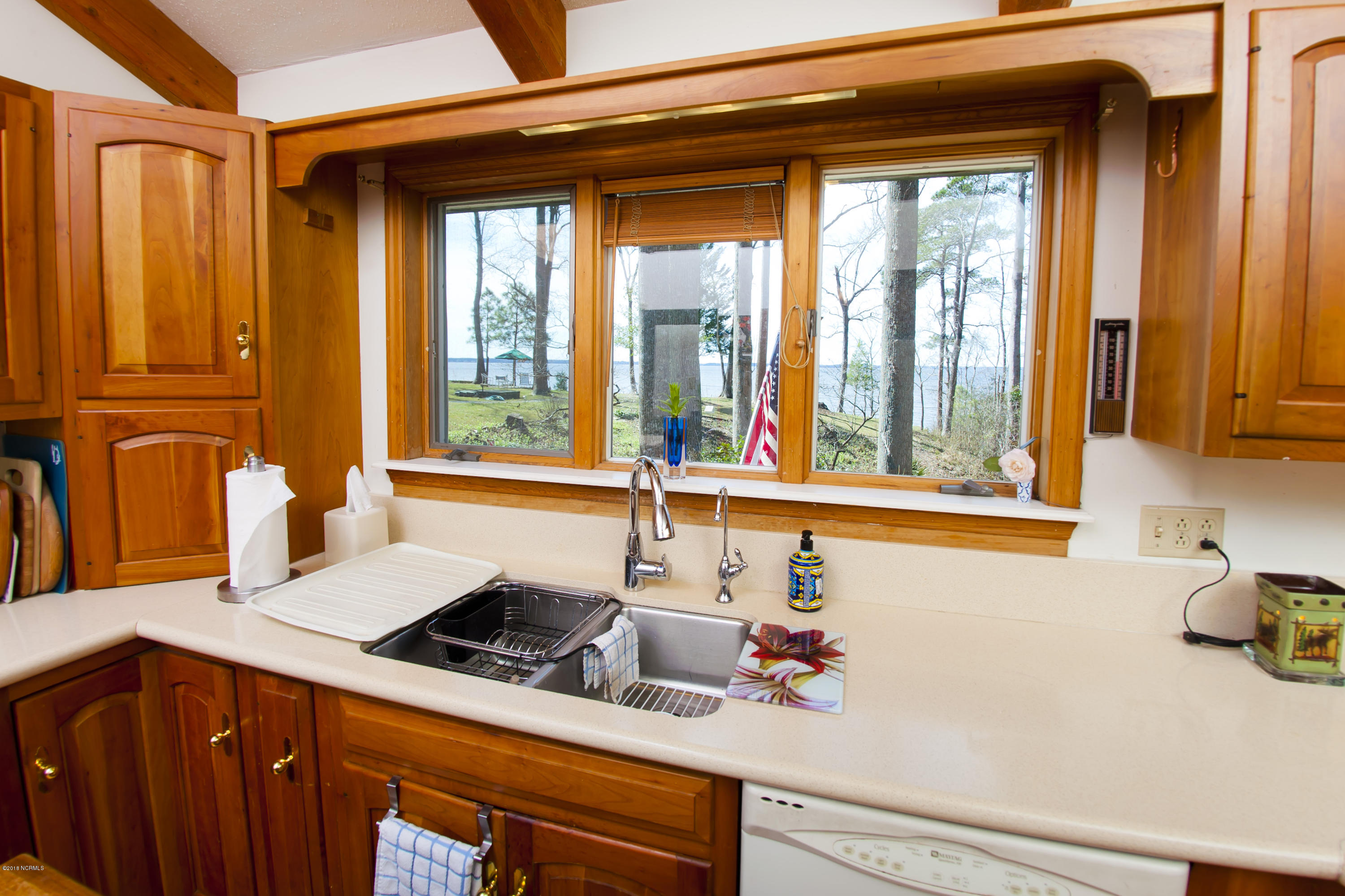 693 Raymond Road Arapahoe, NC 28510 - Photo 10 of 47 Kitchen