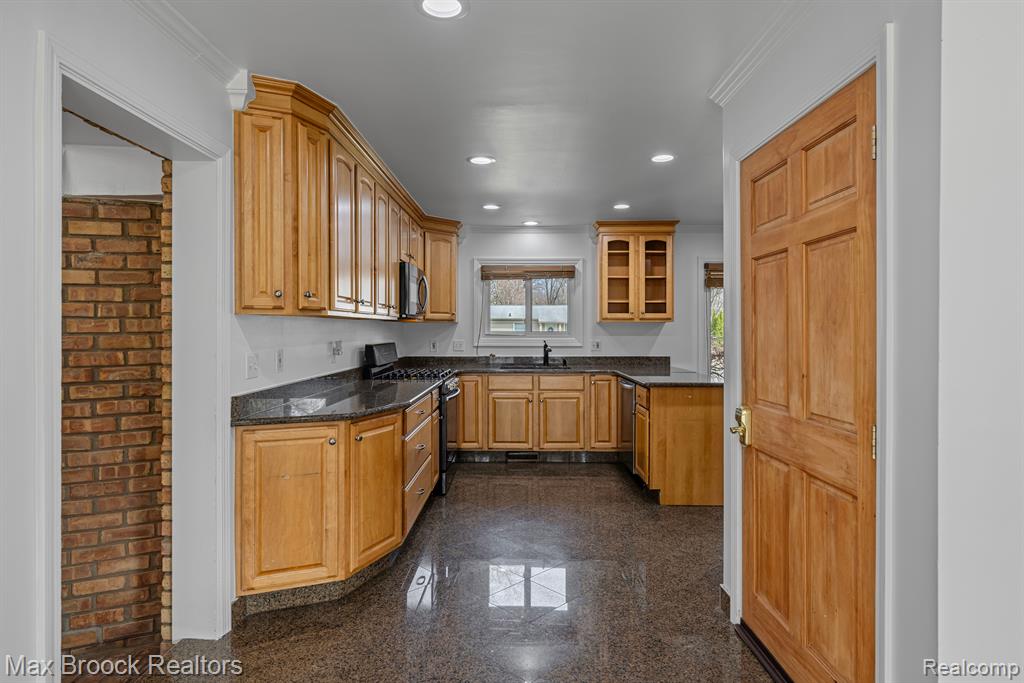 32036 Red Clover Road Farmington Hills, MI 48334 - Photo 14 of 44