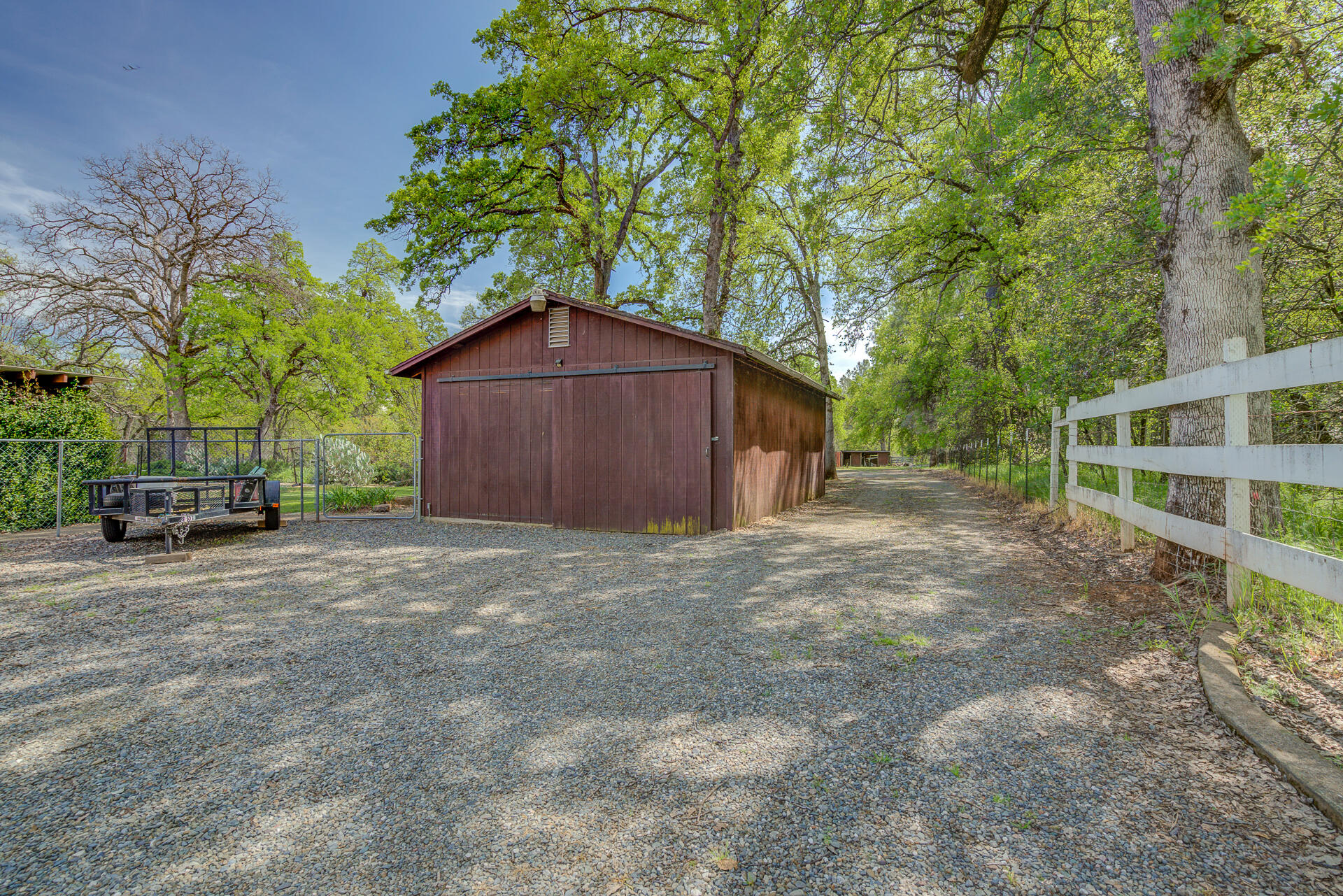 21133 Falling Leaf Road Redding, CA 96003 - Photo 24 of 45 21133FallingLeafRoad-28