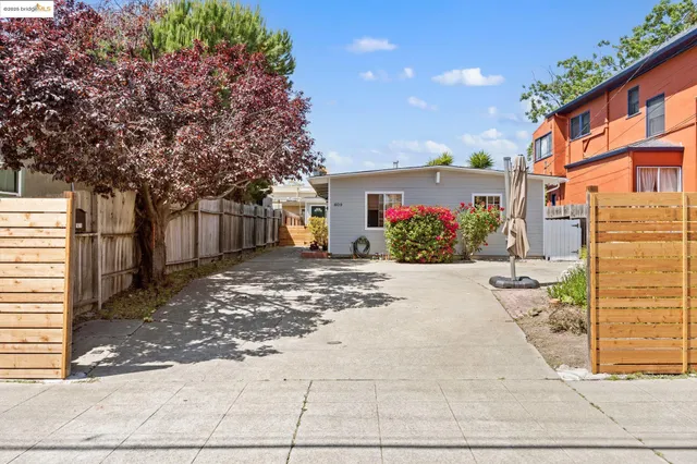 $995,000 | 1611 Julia Street, Berkeley, CA 94703