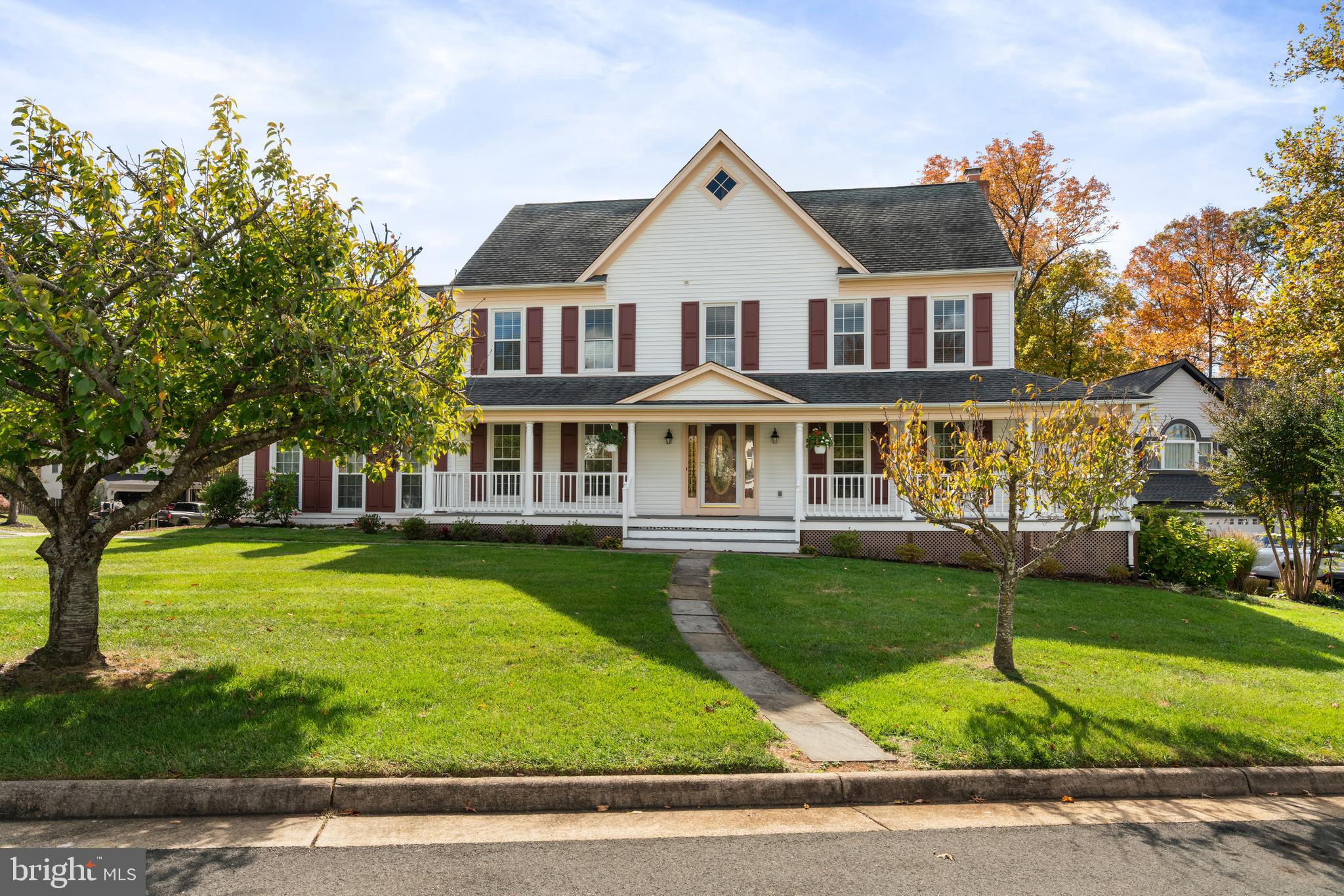 6218 Stonehunt Place Clifton, VA 20124 - Photo 1 of 37 a front view of a house with garden