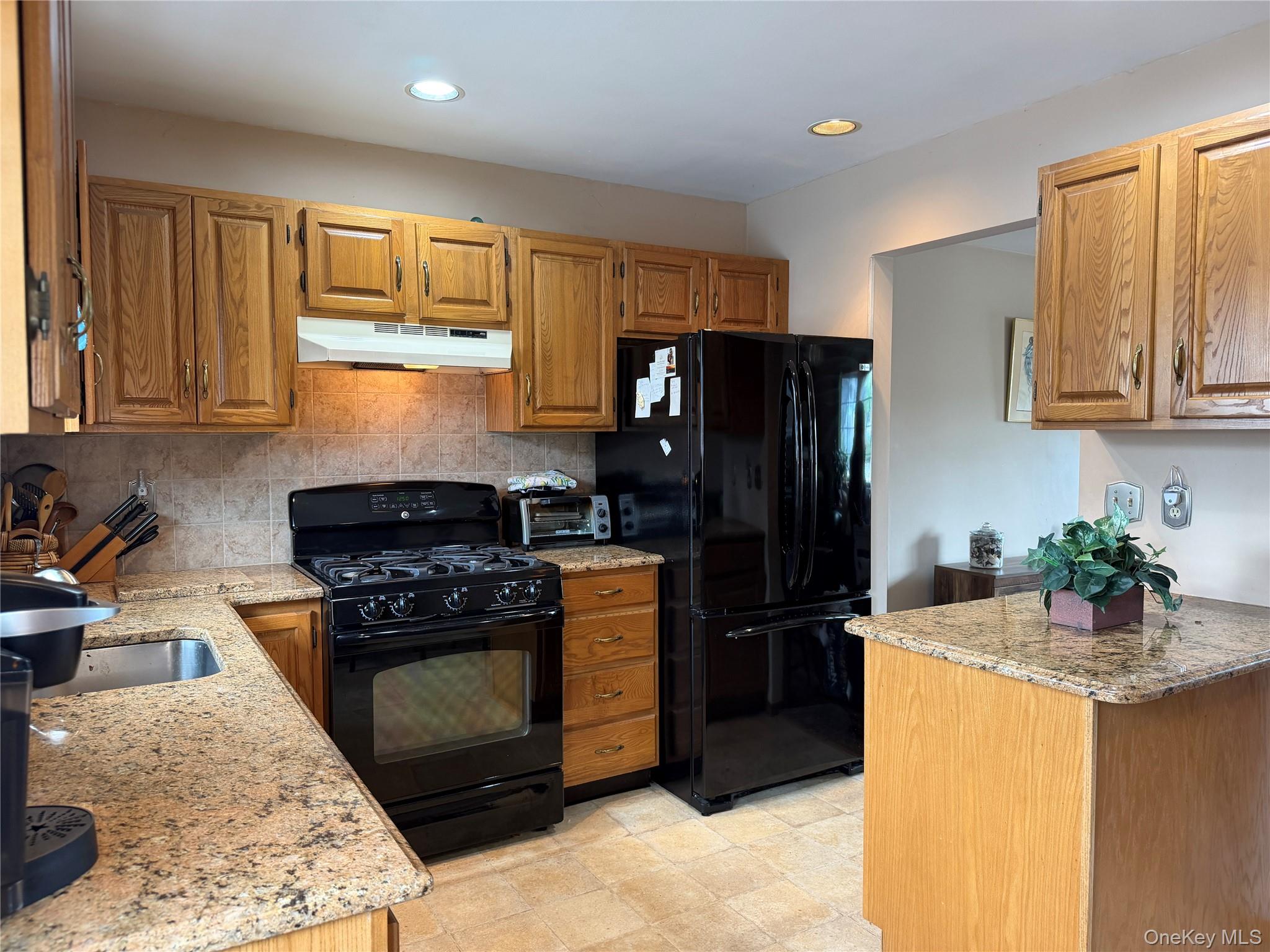2777 Alder Road Bellmore, NY 11710 - Photo 5 of 27