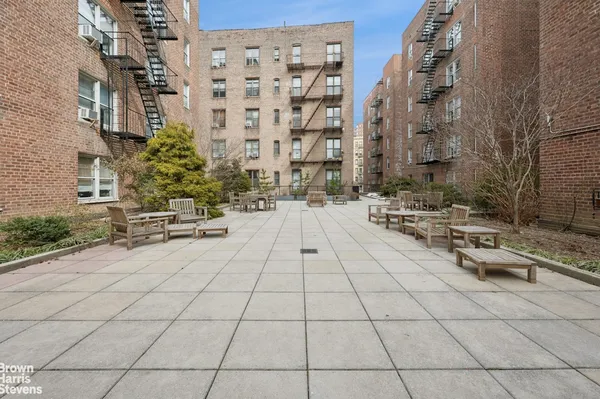 $425,000 | 340 Haven Avenue, Unit 3A | Hudson Heights