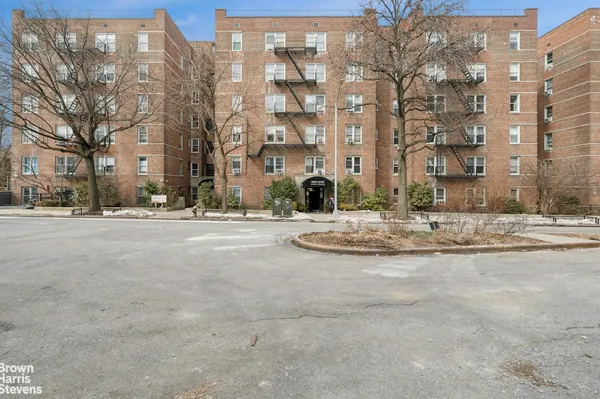 $425,000 | 340 Haven Avenue, Unit 3A | Hudson Heights