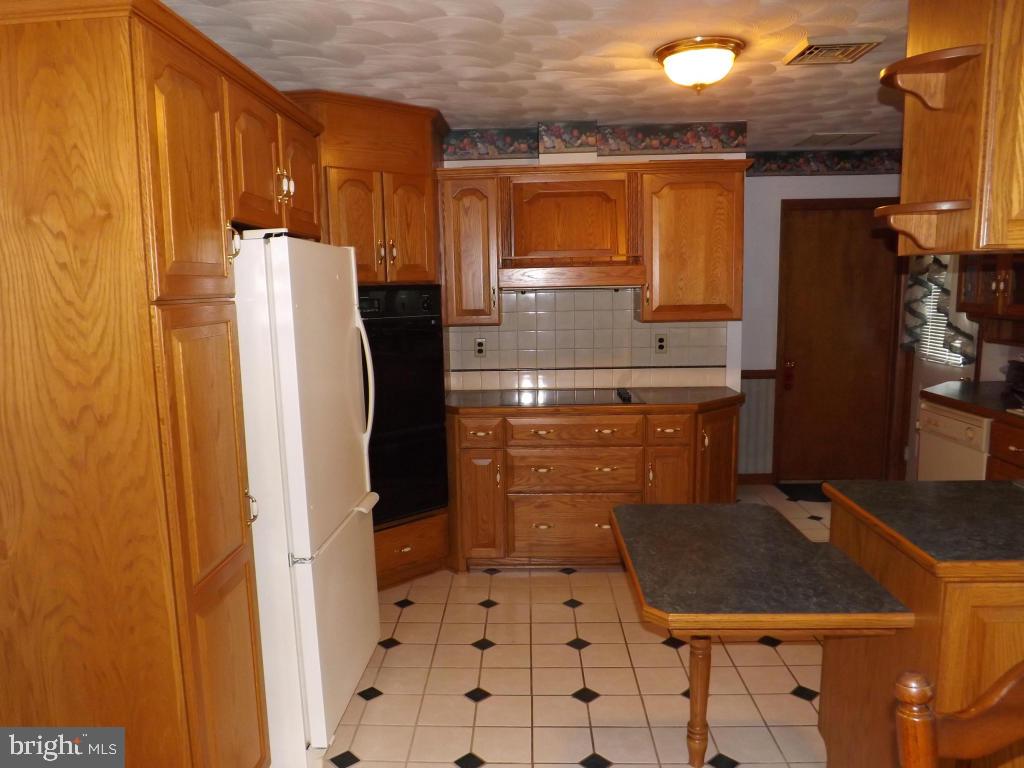 2640 Lebanon Road Manheim, PA 17545 - Photo 7 of 25