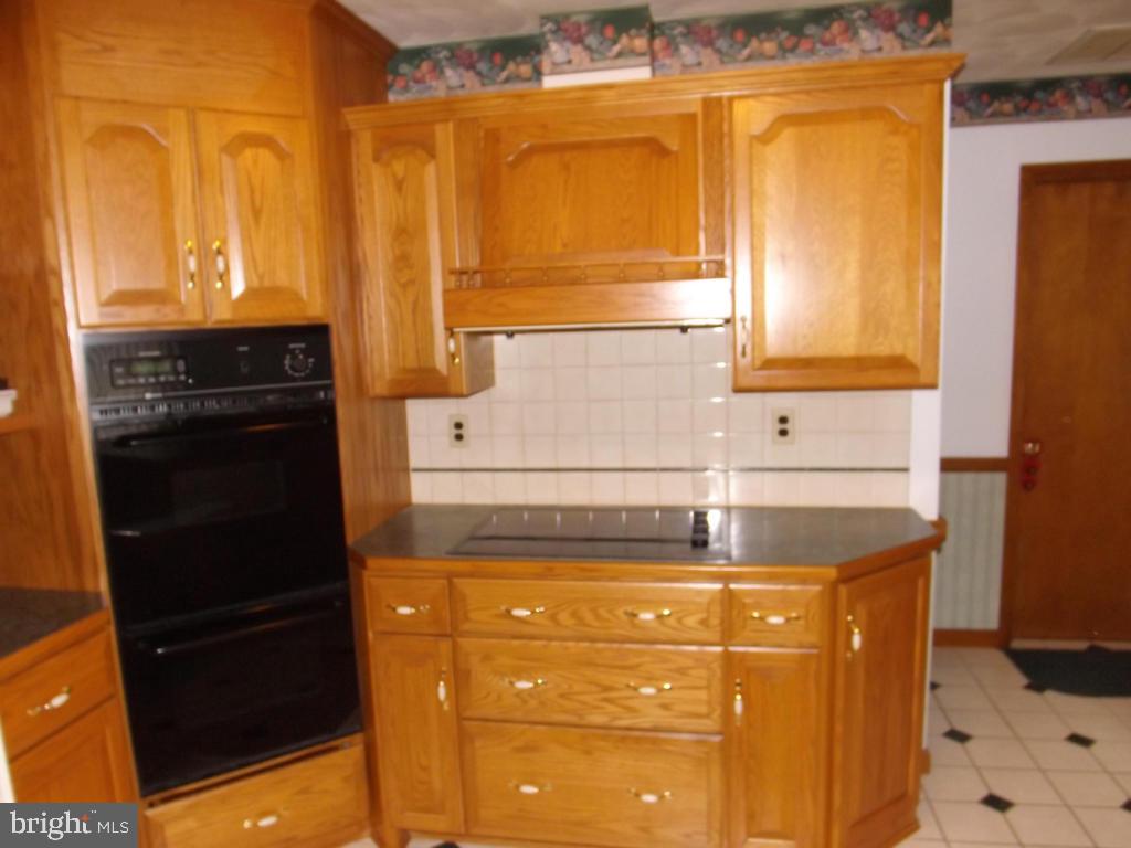2640 Lebanon Road Manheim, PA 17545 - Photo 8 of 25