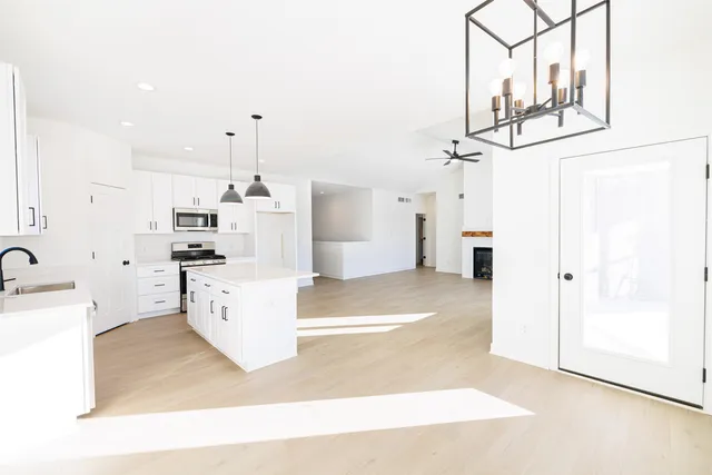 $389,900 | 1739 East Kyle, Beloit, WI 53511