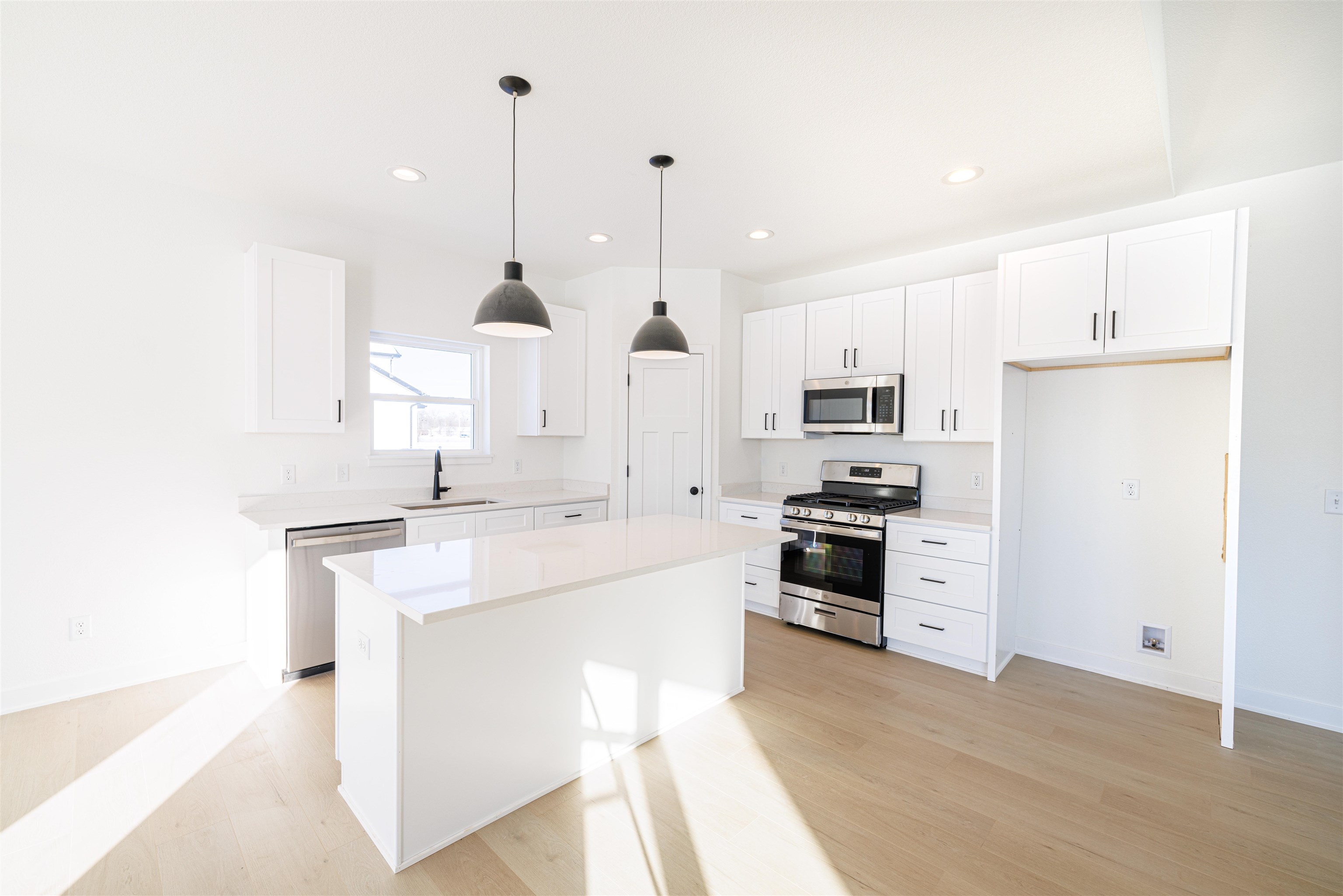 1739 East Kyle Beloit, WI 53511 - Photo 7 of 32