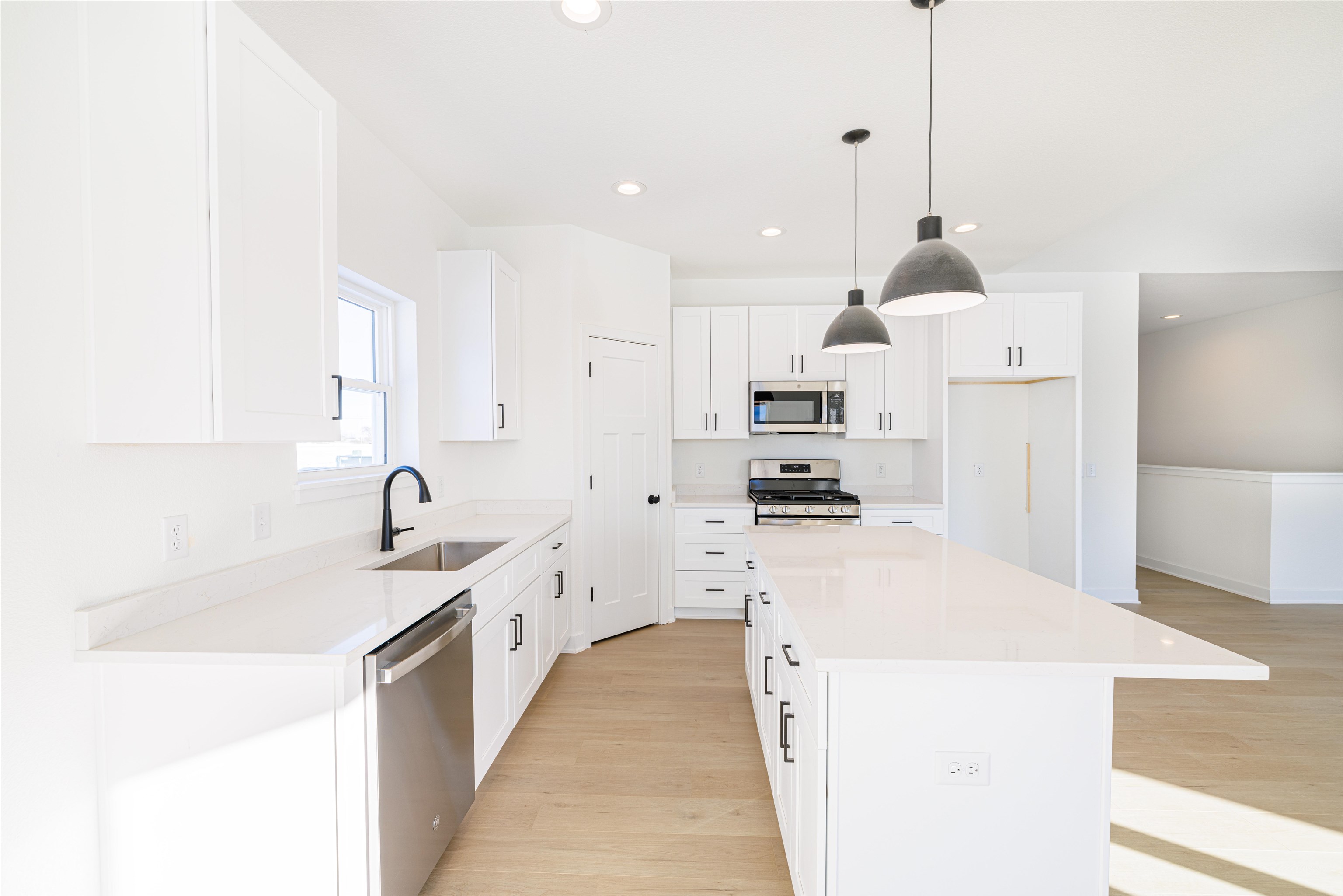 1739 East Kyle Beloit, WI 53511 - Photo 9 of 32