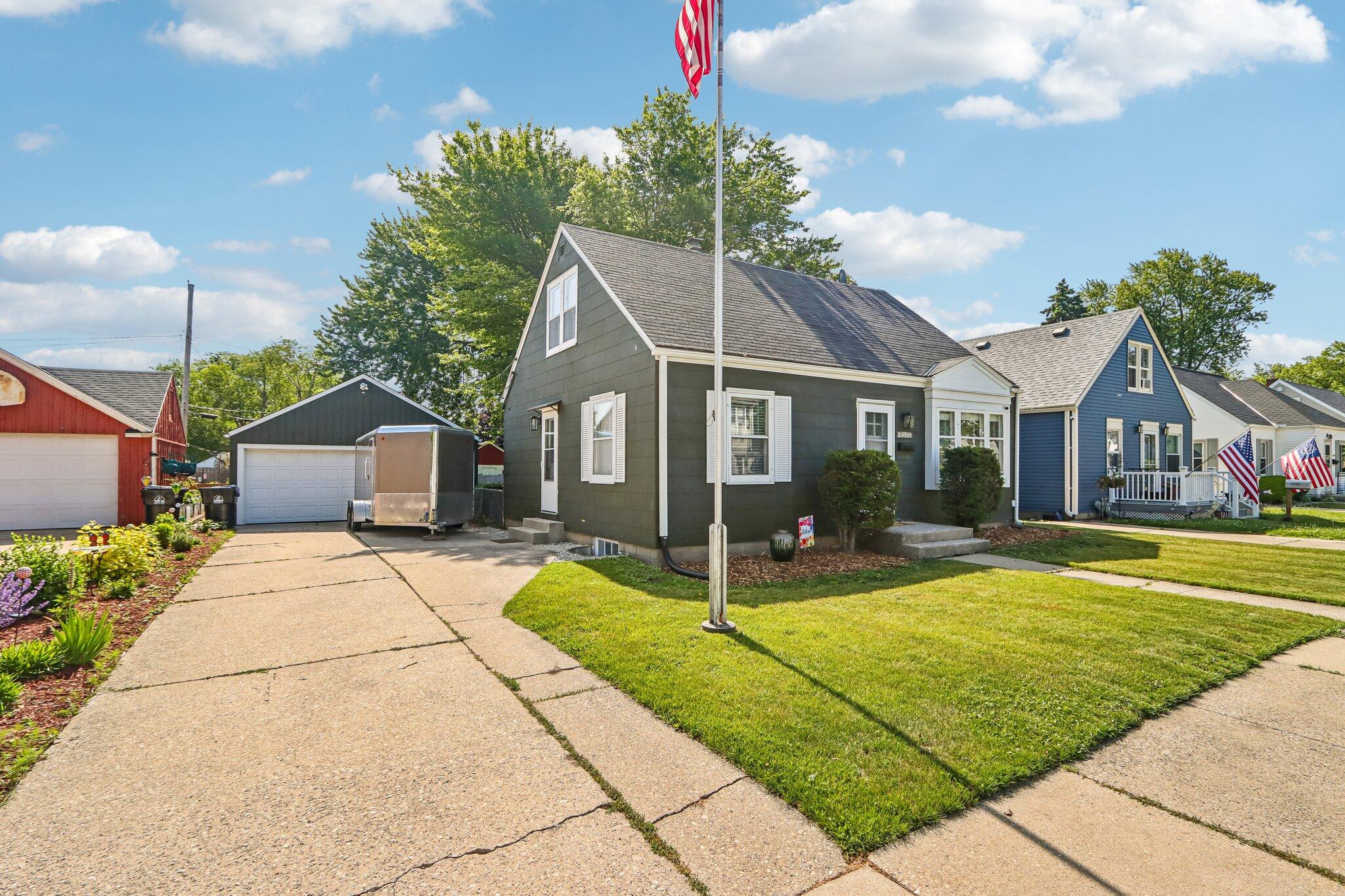 2325 Coolidge Avenue Racine, WI 53403 - Photo 2 of 48 2-web-or-mls-Coolidge Ave-S1106-002
