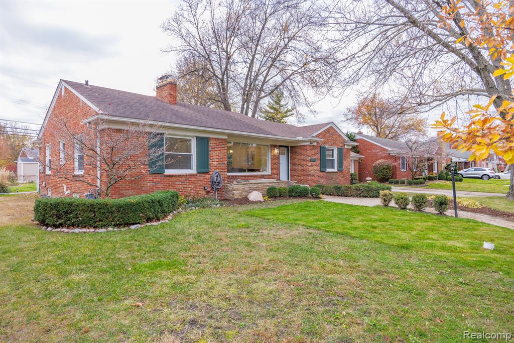 1337 Torrey Road Grosse Pointe Woods, MI 48236 - Photo 3 of 31