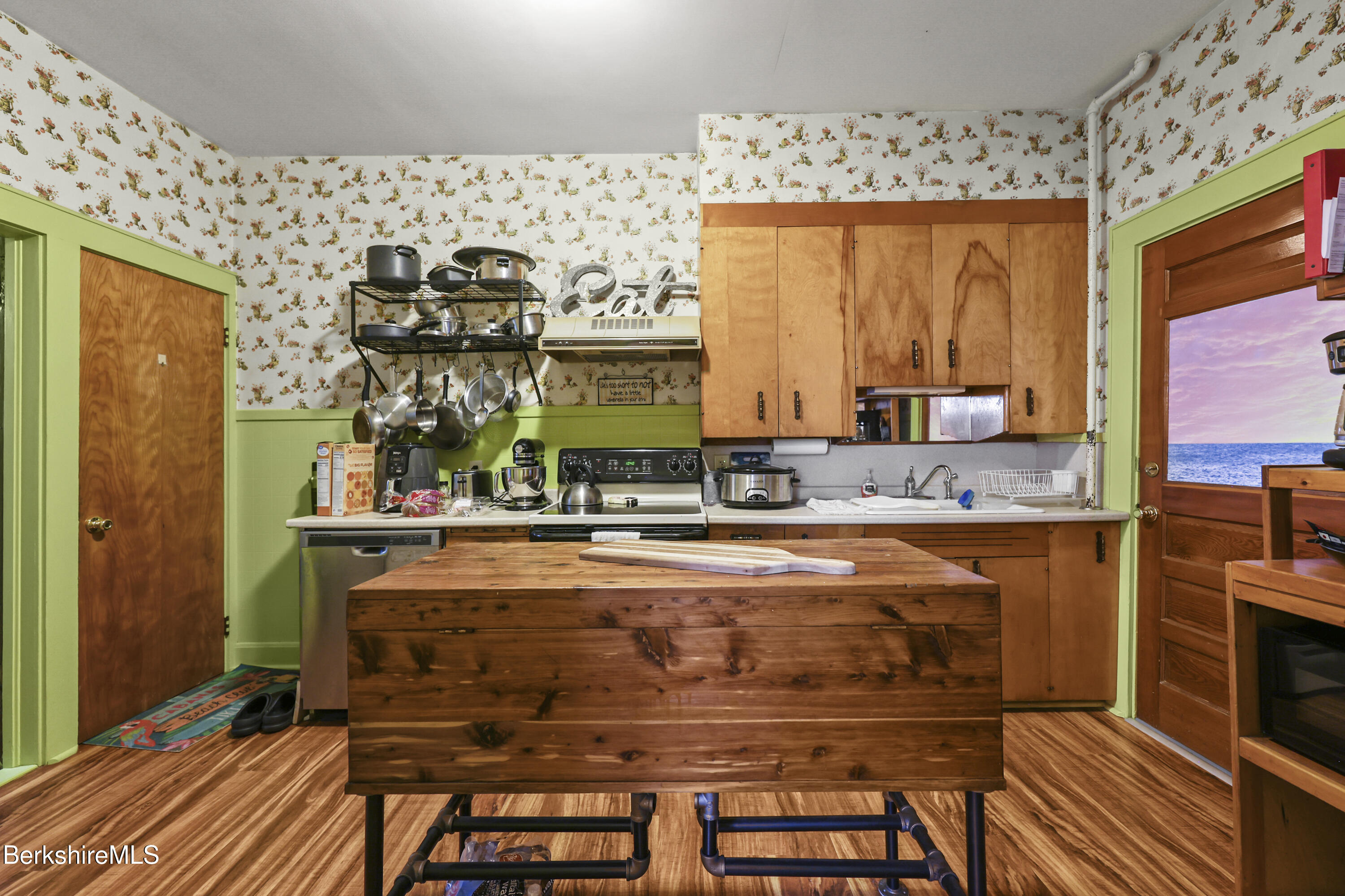 474 Tyler Street Pittsfield, MA 01201 - Photo 8 of 24 Kitchen