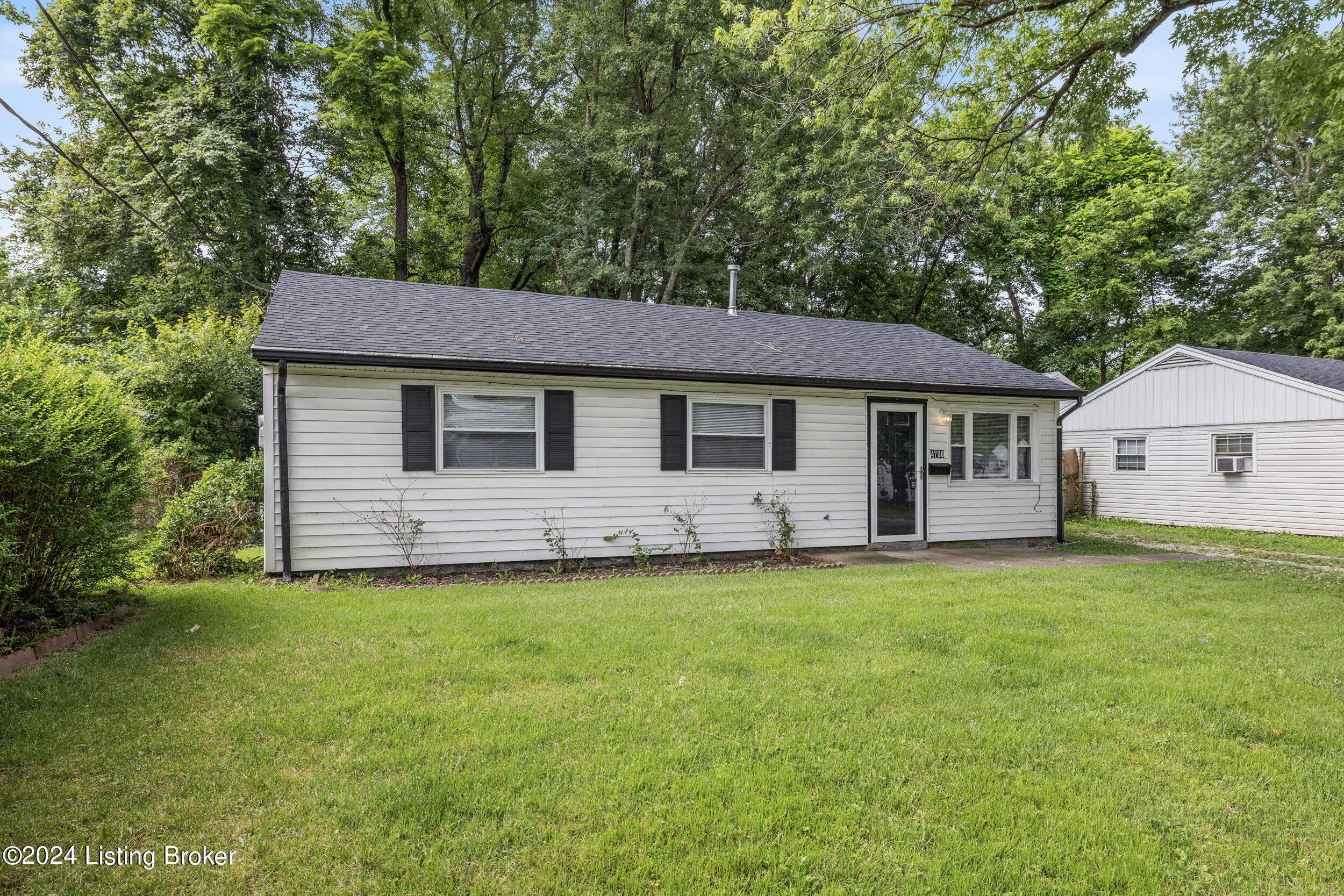 4706 Andalusia Lane Louisville, KY 40272 - Photo 2 of 25 LREP1639