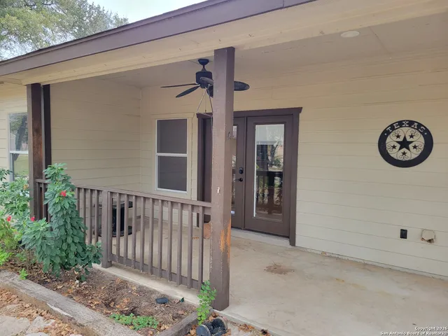 a view of yard with green space