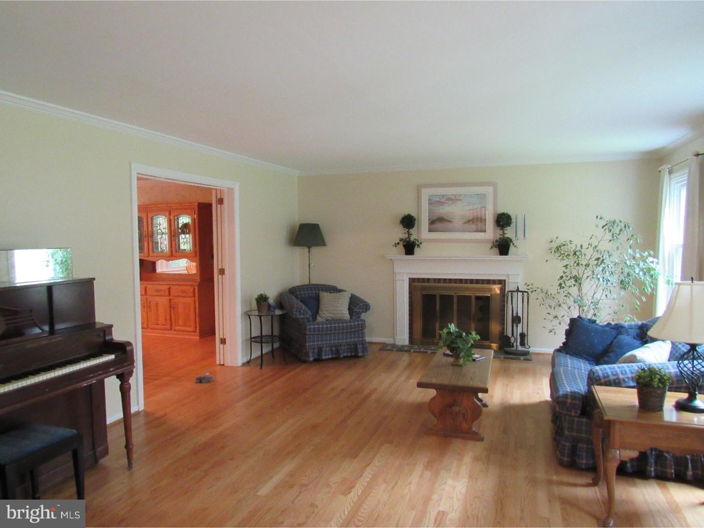 1361 Glenhardie Road Wayne, PA 19087 - Photo 3 of 25 Living Room