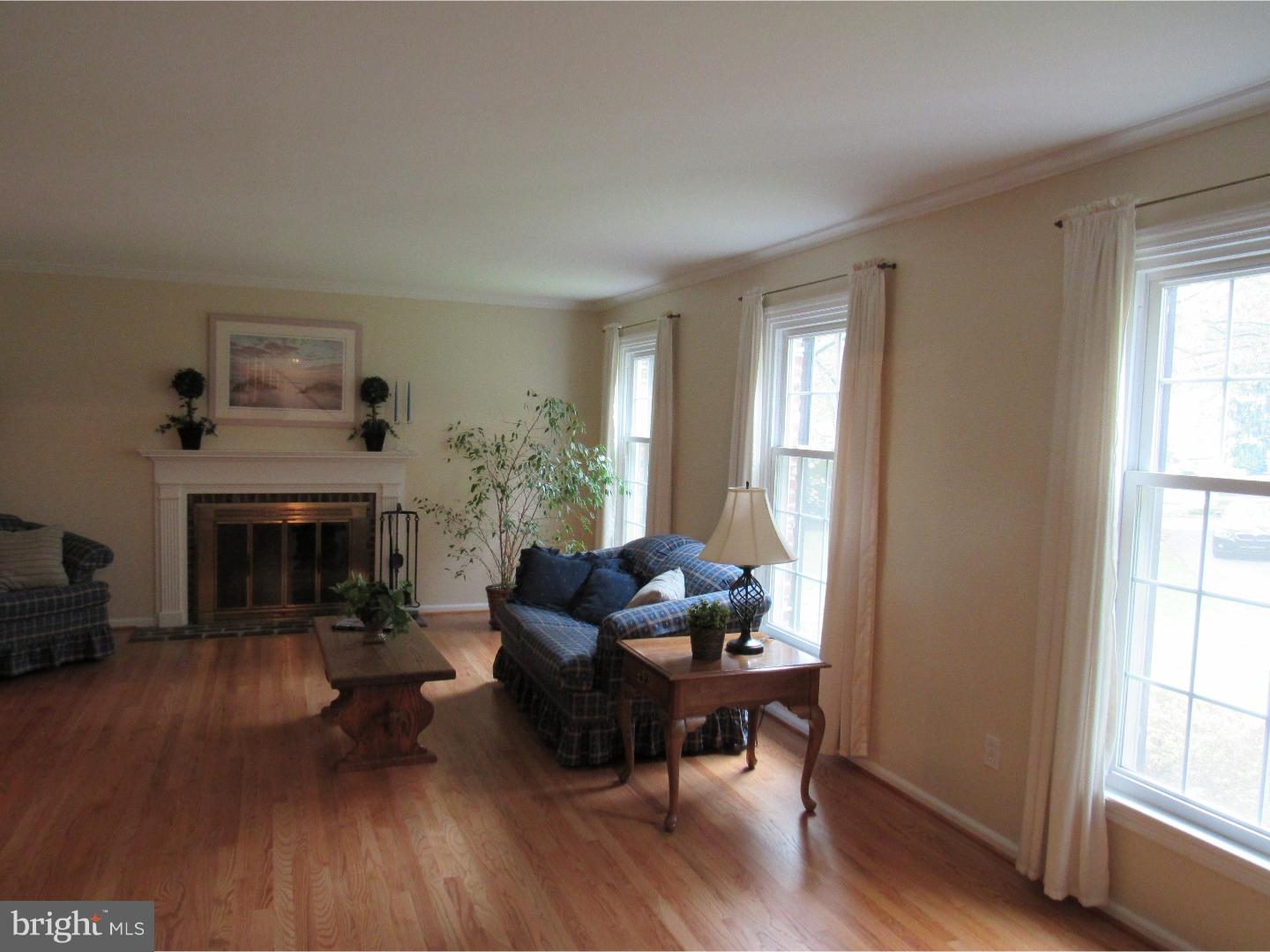 1361 Glenhardie Road Wayne, PA 19087 - Photo 4 of 25 Living Room