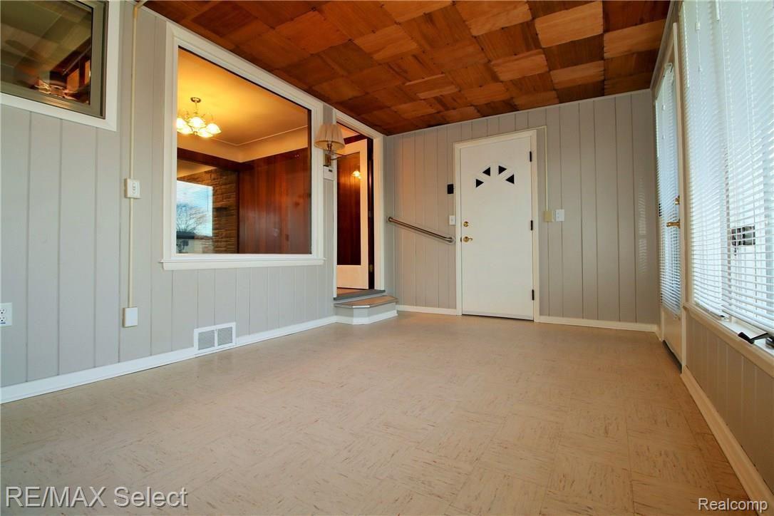 5105 Van Slyke Road Flint, MI 48507 - Photo 25 of 30 IMG_8909.JPG