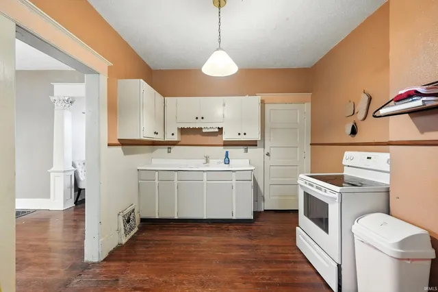 $305,900 | 1814 College Street, Fort Wayne, IN 46802