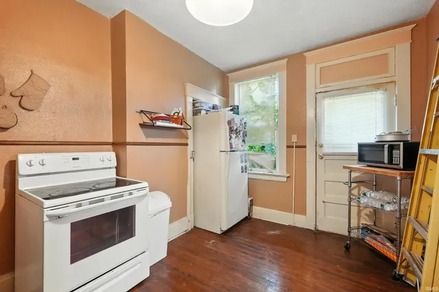 $305,900 | 1814 College Street, Fort Wayne, IN 46802