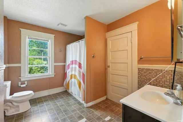 $305,900 | 1814 College Street, Fort Wayne, IN 46802