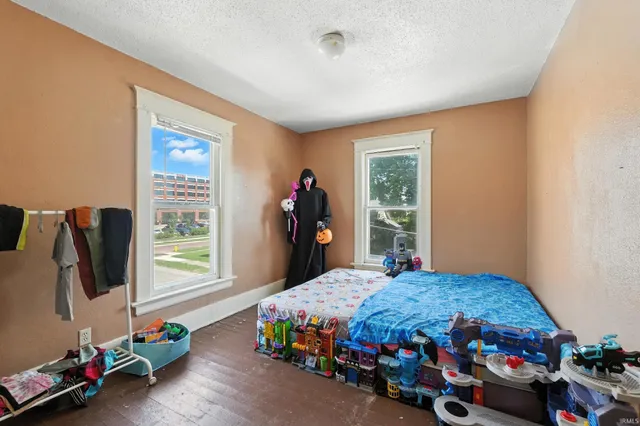 $305,900 | 1814 College Street, Fort Wayne, IN 46802