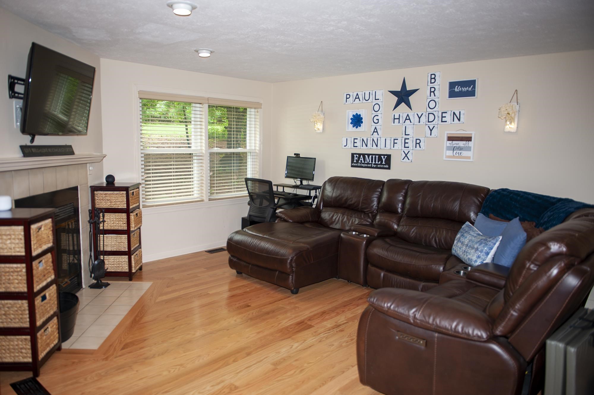 350 Winding Pond Road Londonderry, NH 03053 - Photo 2 of 28