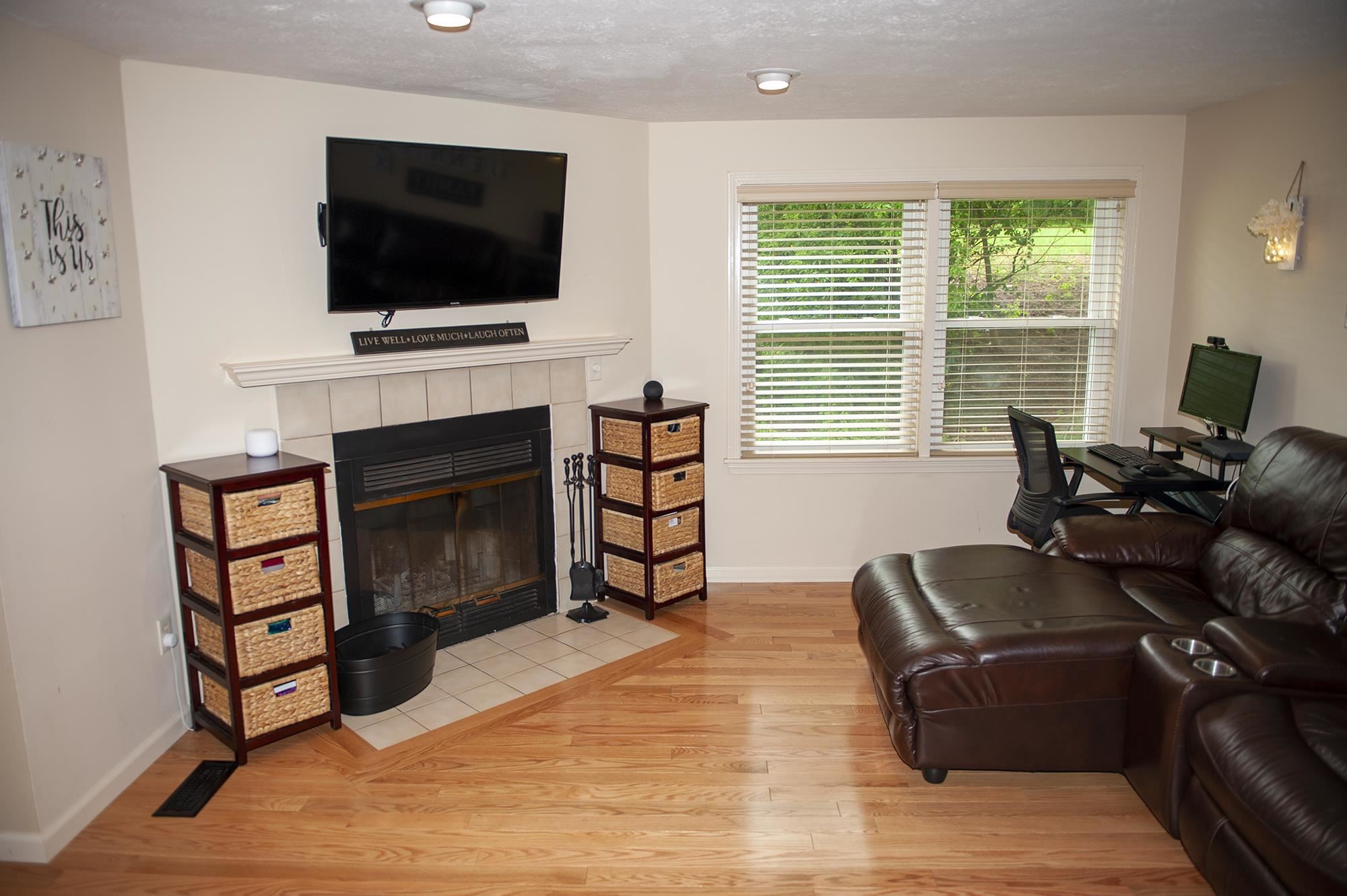 350 Winding Pond Road Londonderry, NH 03053 - Photo 3 of 28