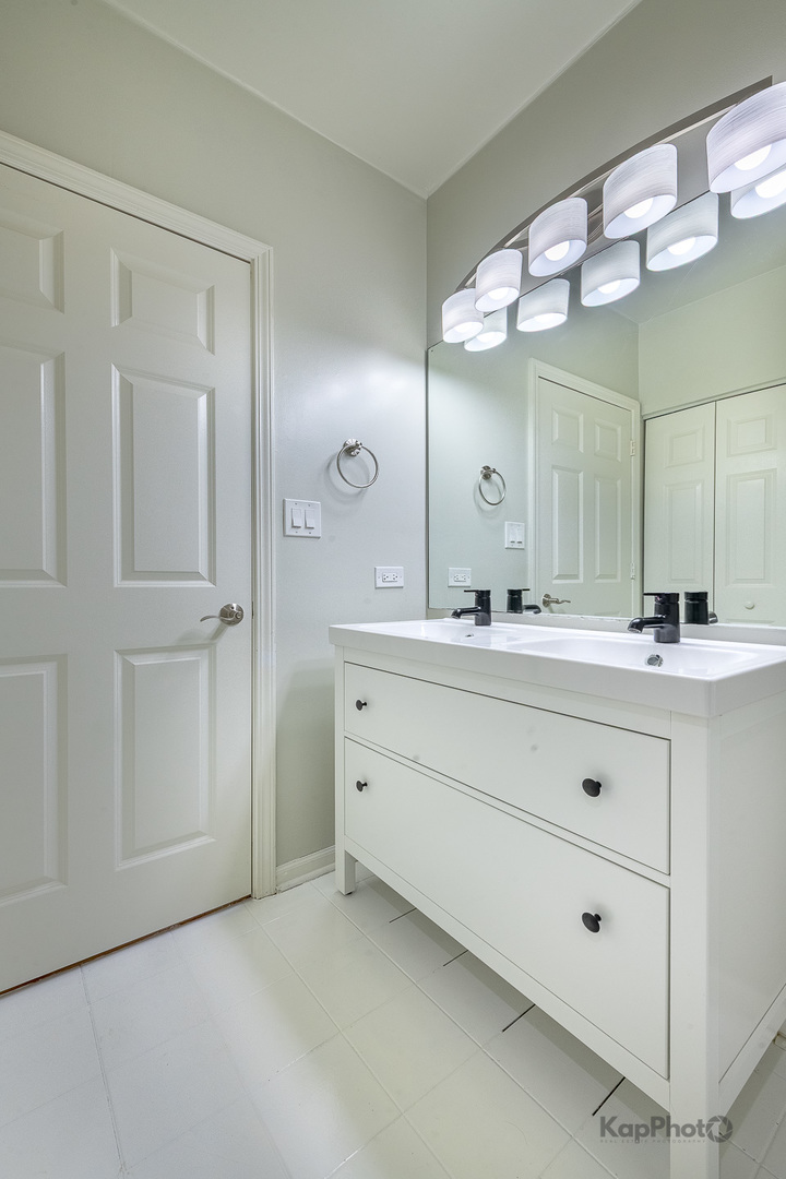 2142 West Madison Street, Unit 1 Chicago, IL 60612 - Photo 22 of 27 a bathroom with a double vanity sink mirror and double