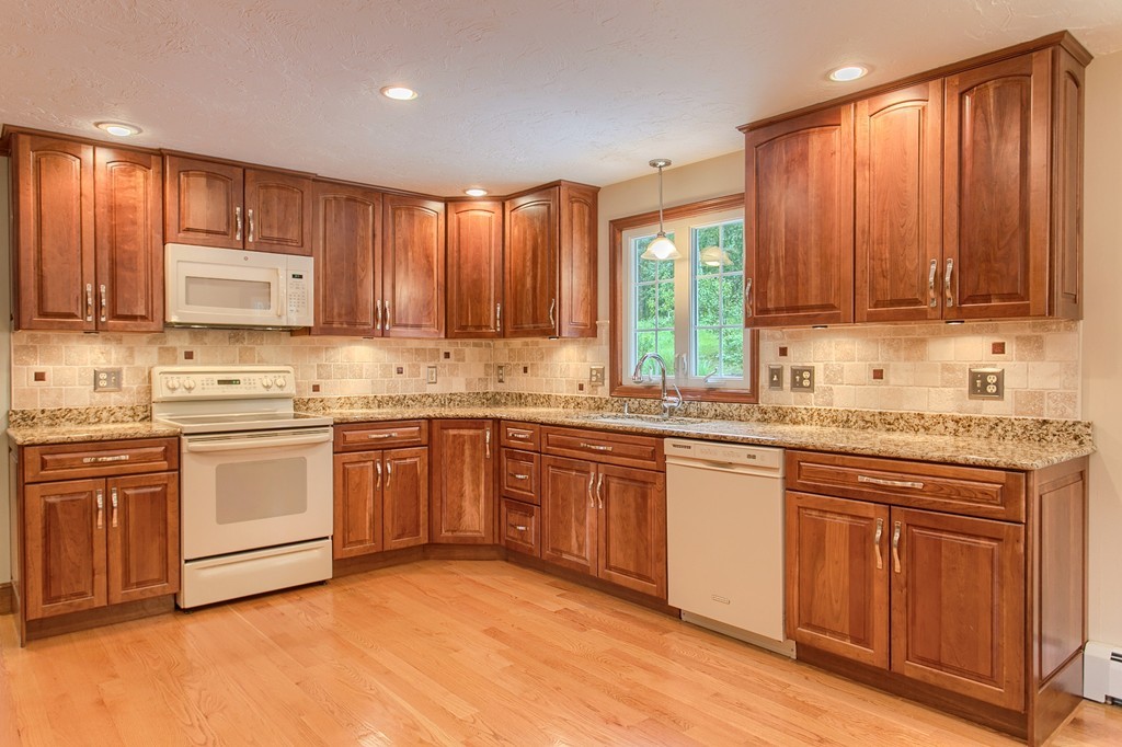 20 Cranbrook Road Shrewsbury, MA 01545 - Photo 3 of 21 Gallery Image 3