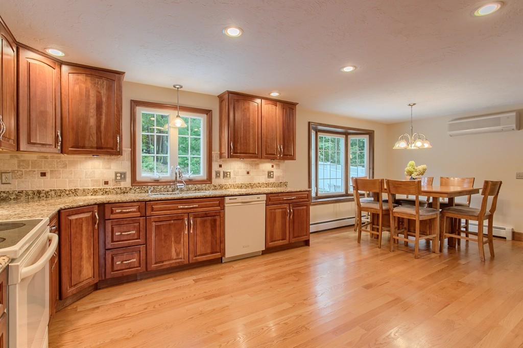 20 Cranbrook Road Shrewsbury, MA 01545 - Photo 4 of 21 Gallery Image 4