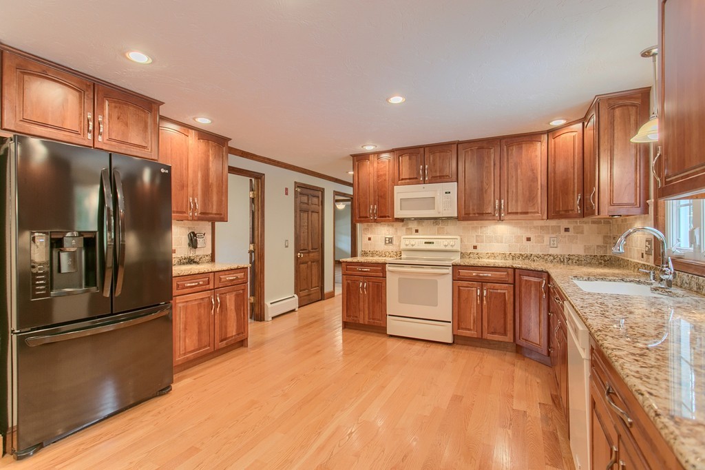 20 Cranbrook Road Shrewsbury, MA 01545 - Photo 6 of 21 Gallery Image 6