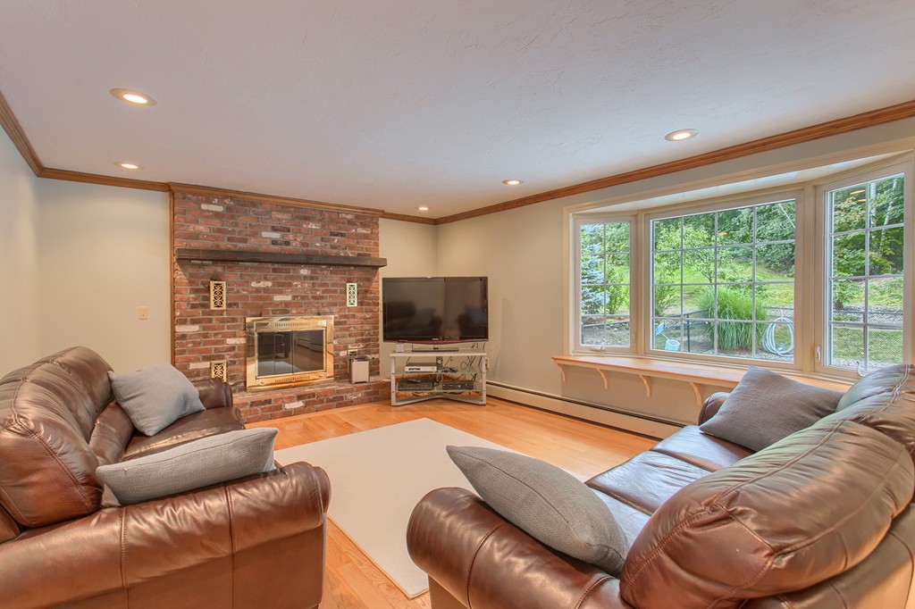 20 Cranbrook Road Shrewsbury, MA 01545 - Photo 7 of 21 Gallery Image 7