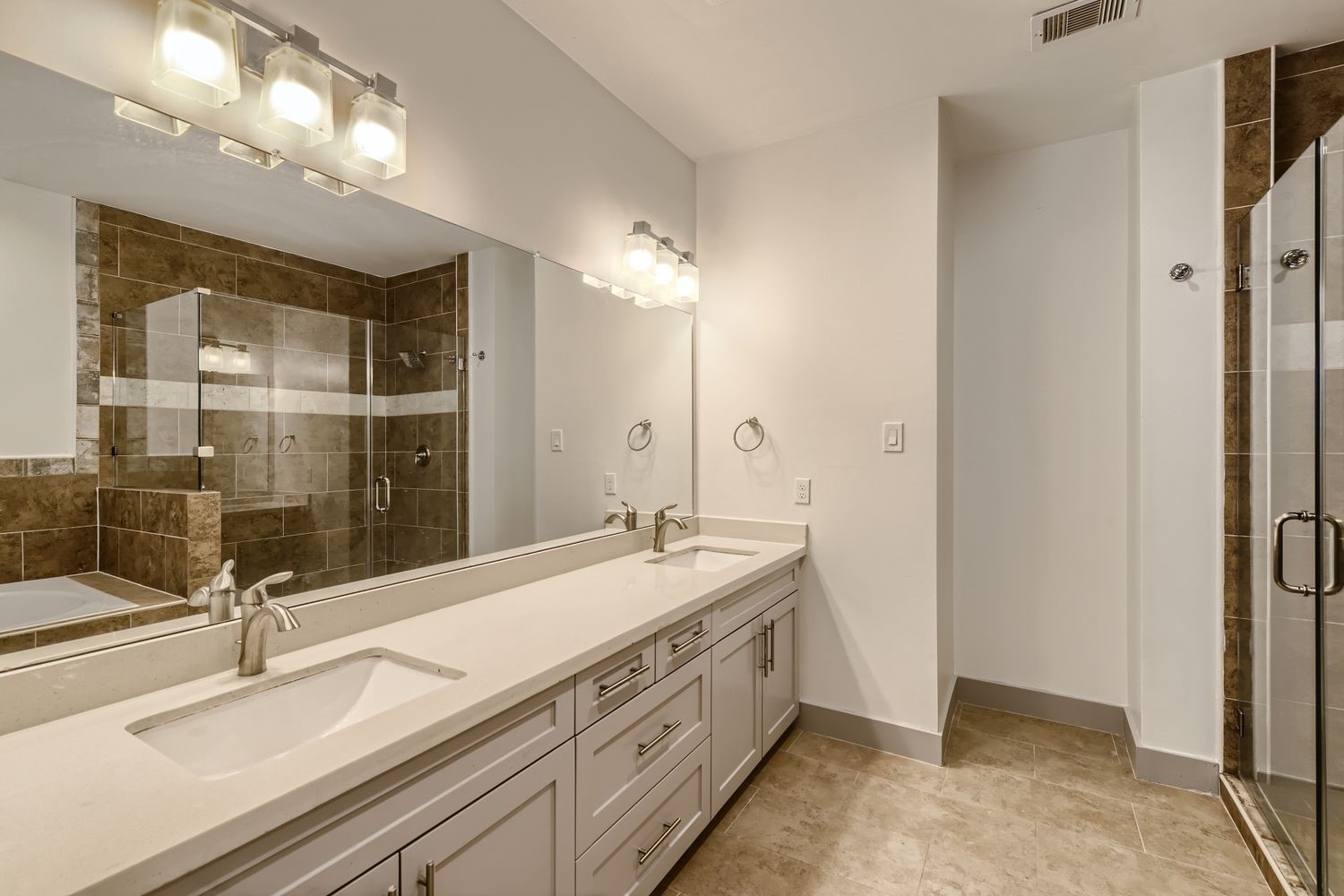 2208 Arabelle Street Houston, TX 77007 - Photo 10 of 26 a bathroom with a sink and a mirror