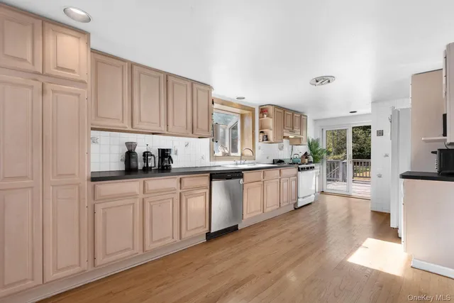 $1,199,000 | 24 Old Knollwood Road, White Plains, NY 10607