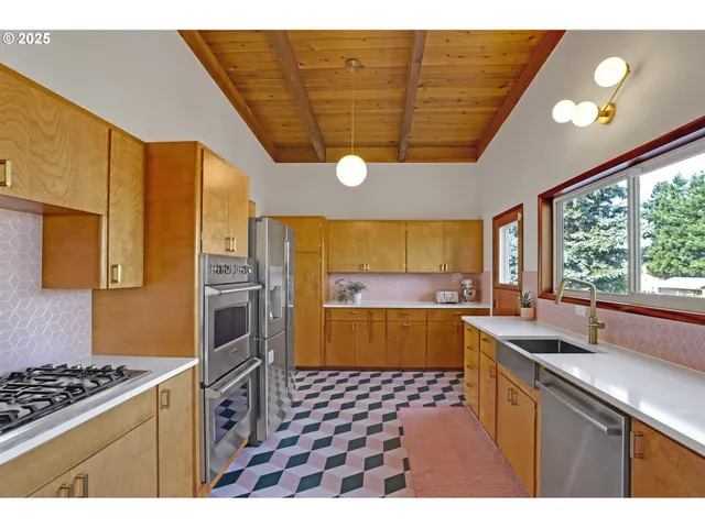 $739,000 | 13621 Northeast Fremont Court, Portland, OR 97230